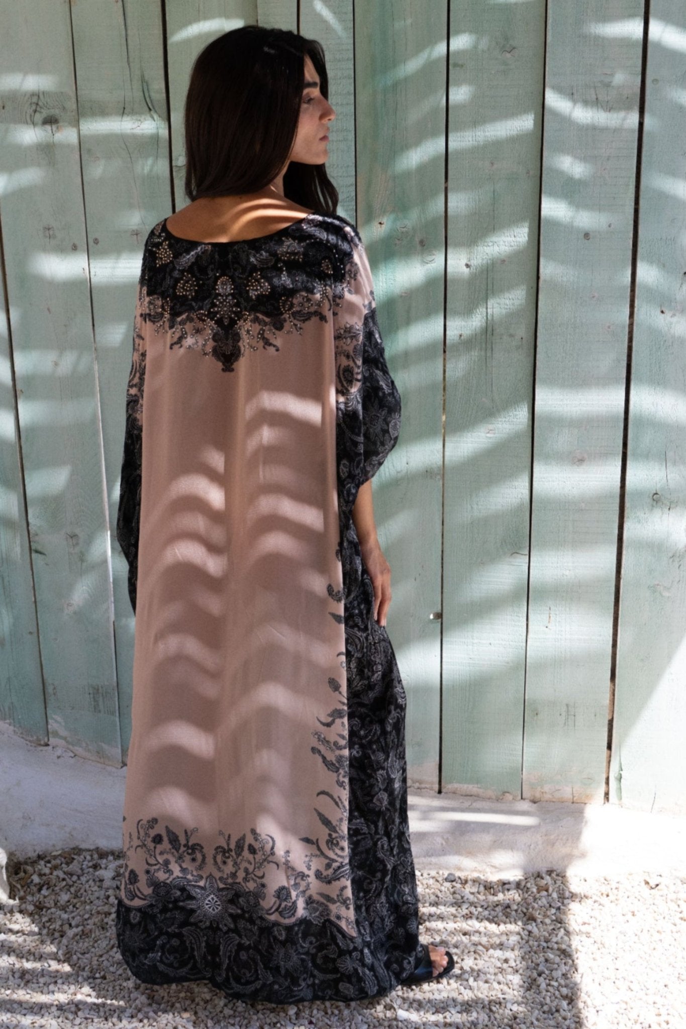 BLACK PAISLEY ROUND NECK LONG KAFTAN - Czarina