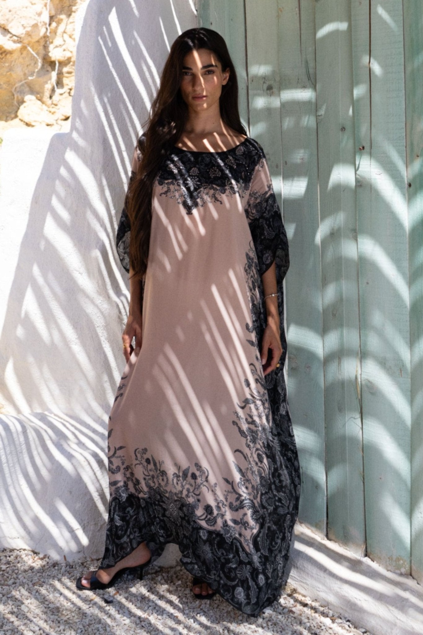 BLACK PAISLEY ROUND NECK LONG KAFTAN - Czarina