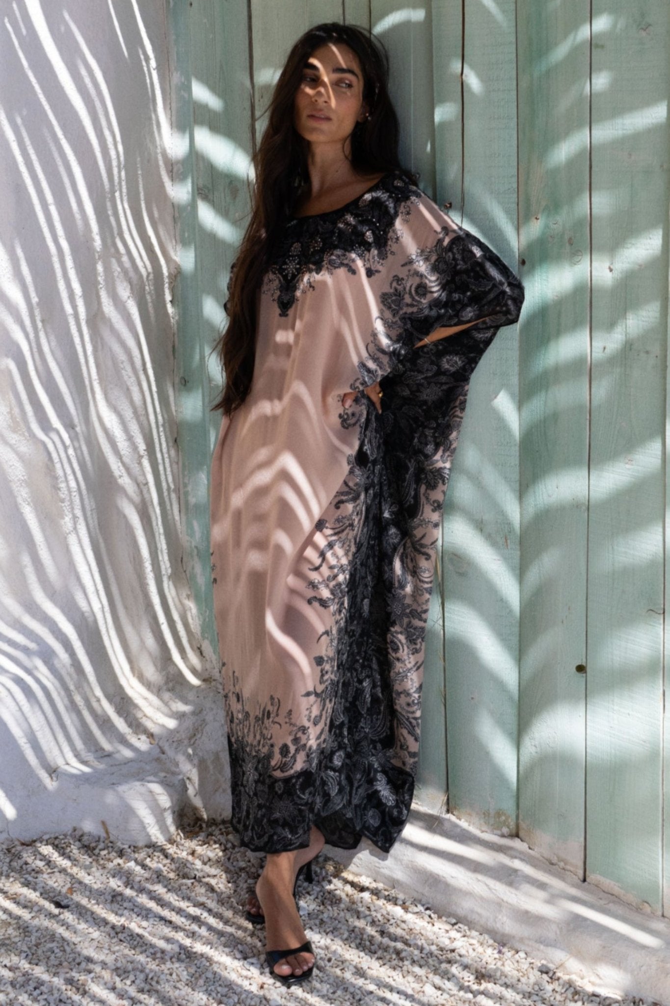 BLACK PAISLEY ROUND NECK LONG KAFTAN - Czarina