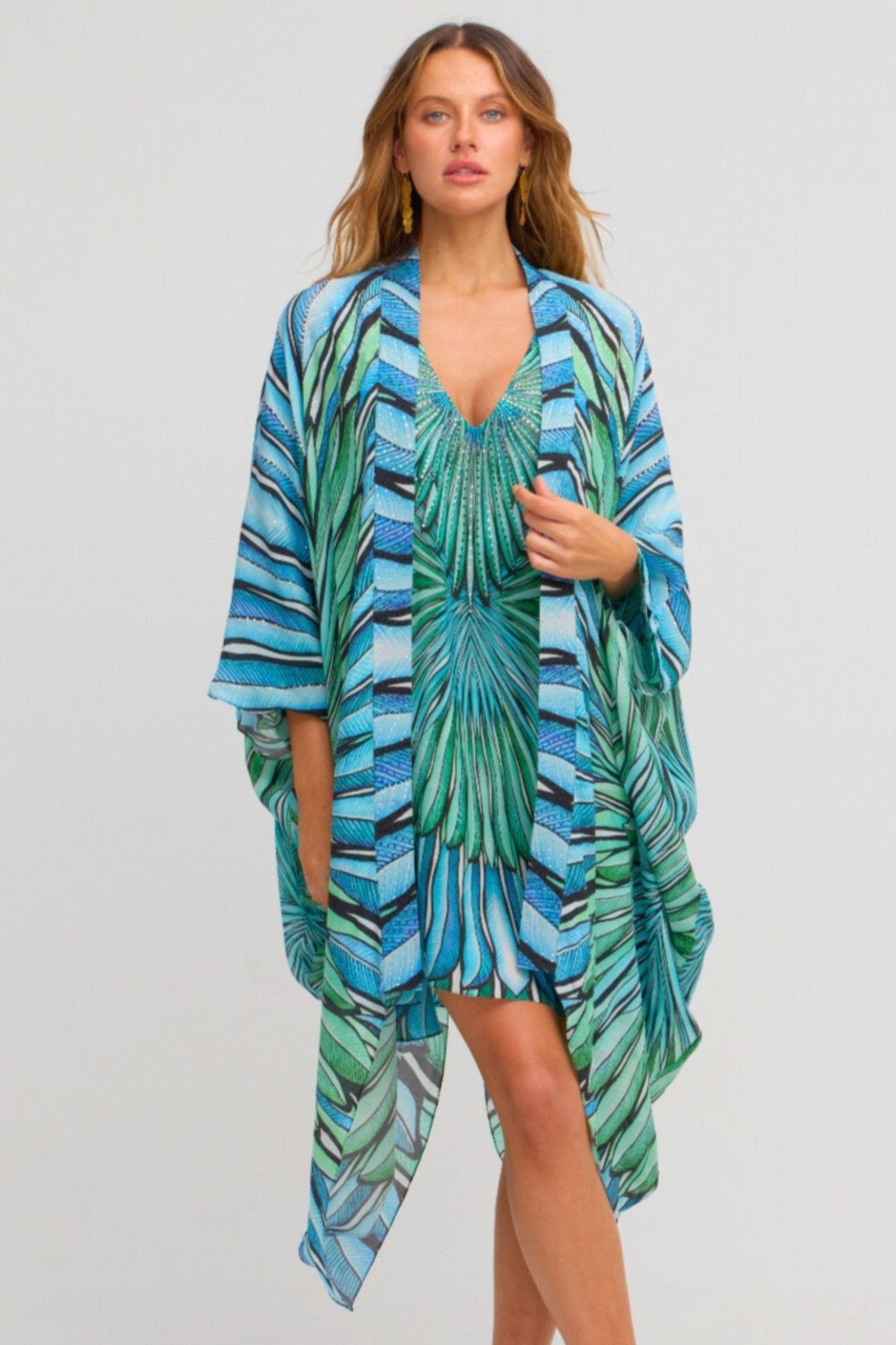 Wings Of The Sea Medium Cape - Czarina