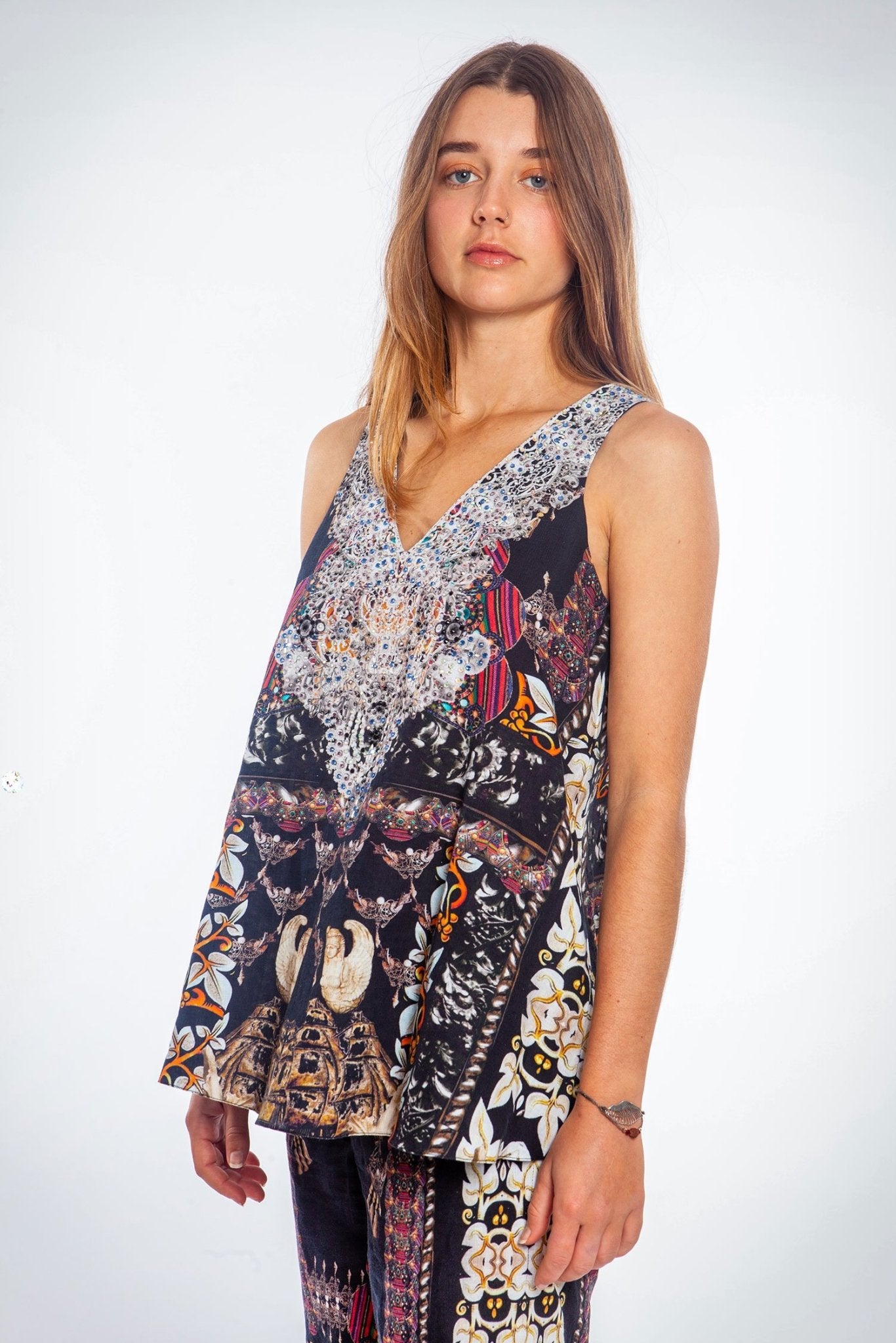 ENCHANTED V-NECK LINEN TANK TOP - Czarina