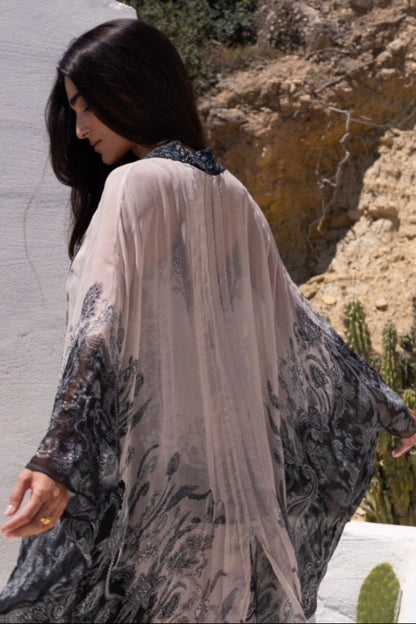 BLACK PAISLEY MEDIUM CAPE - Czarina