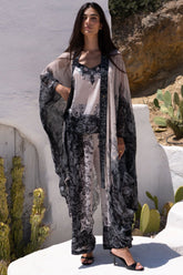 BLACK PAISLEY MEDIUM CAPE - Czarina