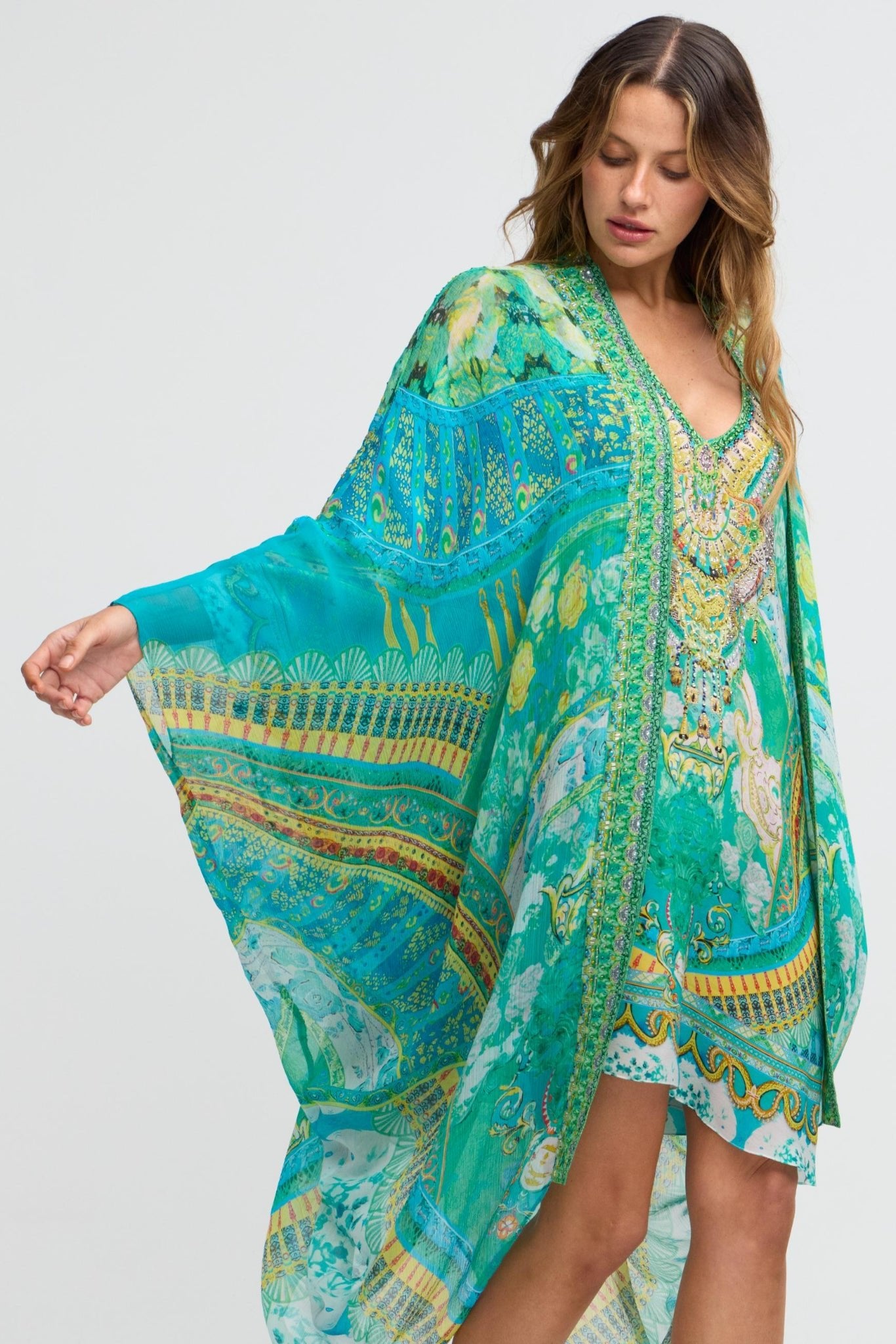 Isle Of Dreams Medium Cape - Czarina