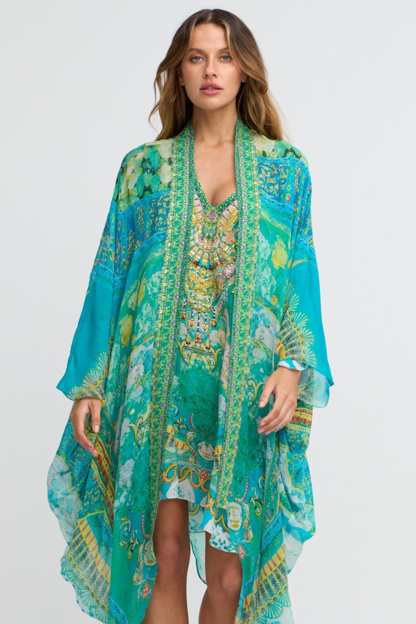 Isle Of Dreams Medium Cape - Czarina