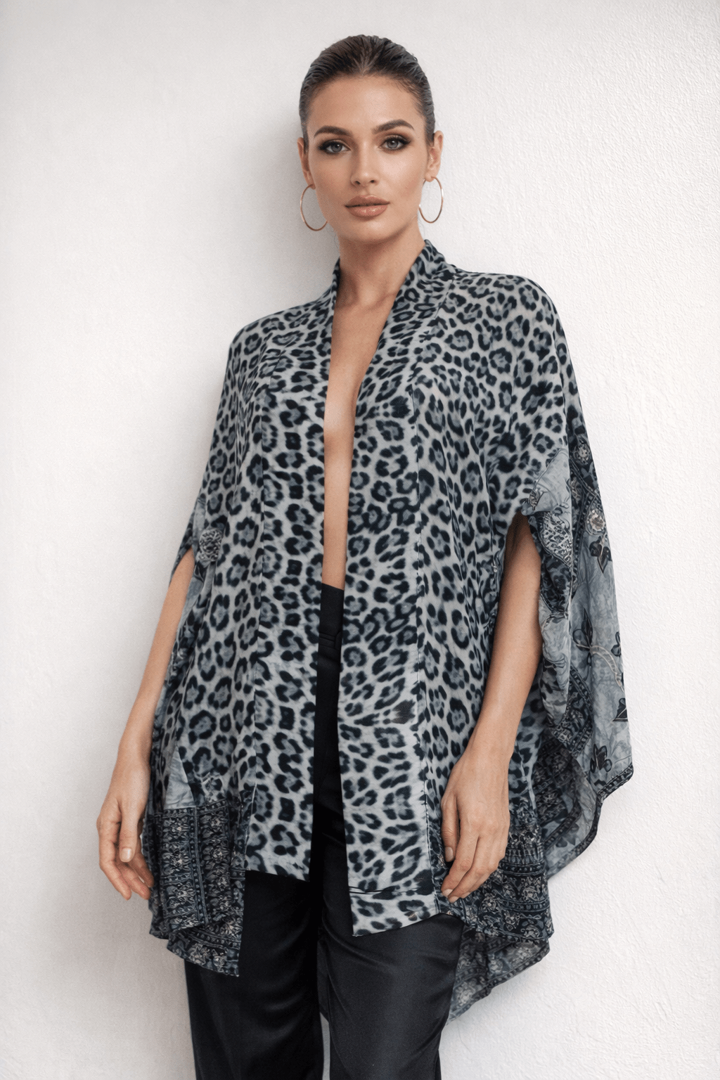 WILD AT HEART SHORT CAPE - Czarina
